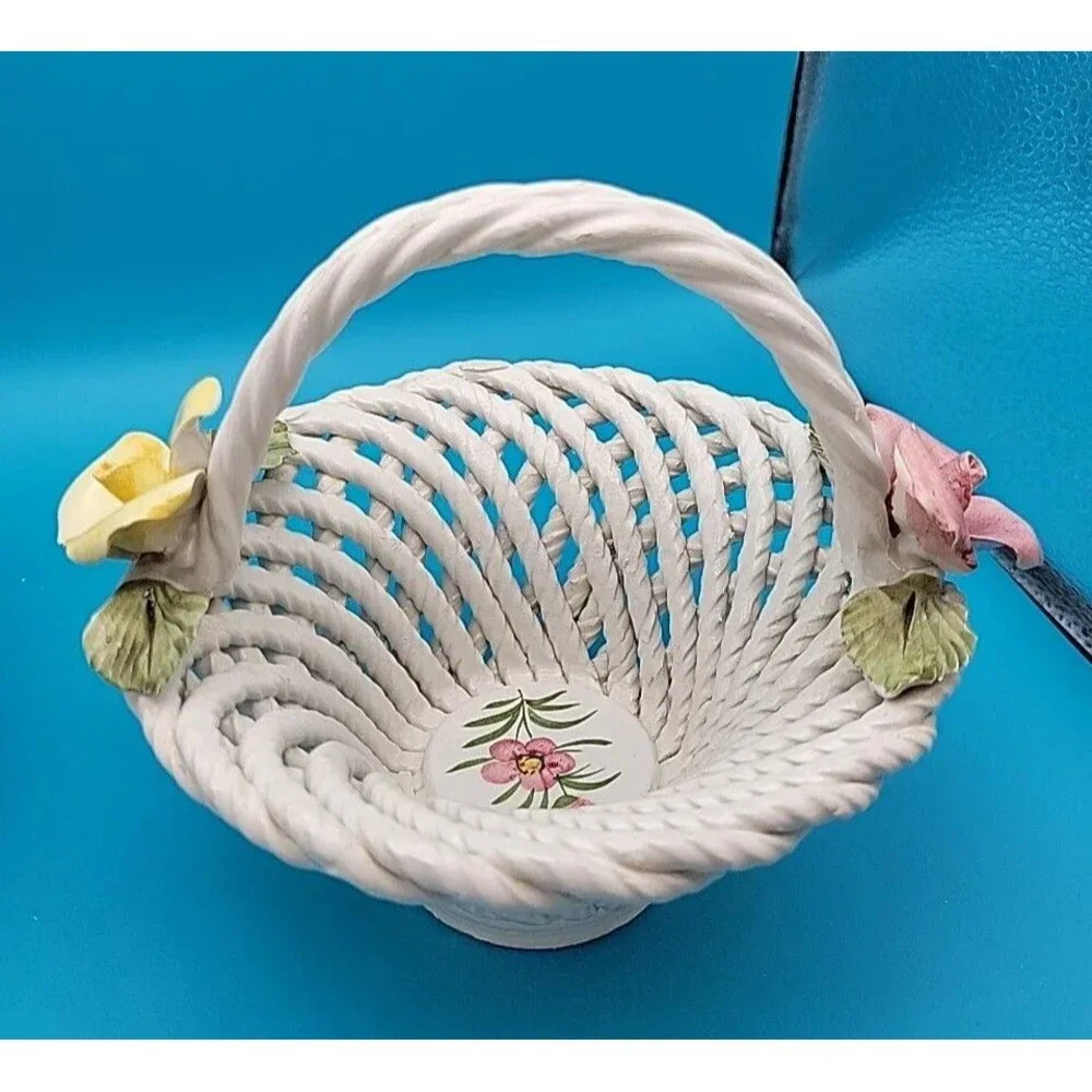 Vtg Porcelain Basket Made In Italy, Hand Painted, Basket Weave, Floral Accent🌸